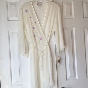 Size medium, short, feminine “silky” robe with lots of detail